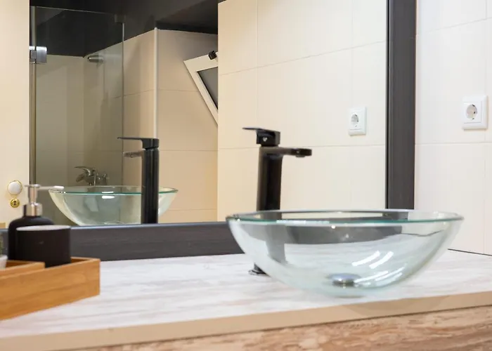 Charming In Historic House شقة *